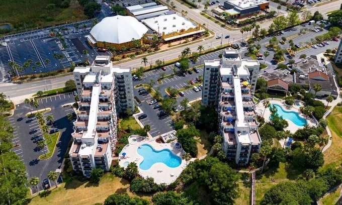Florida Center Apartment | 2301 Enclave Skyline condo Near Universal