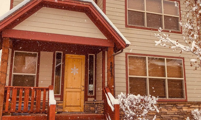 Bear Hollow Village House | 2334SF Ski Retreat-Sleeps 12 & incl. Clubhouse Amenities! Close to Everything!