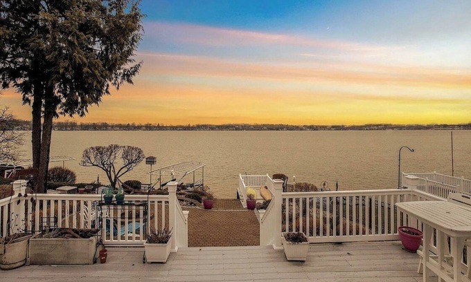Edwardsburg House | 23822 S Shore Dr - Cascade Cove · Eagle Lake Front Sleeps 14, 28 min to Notre Da