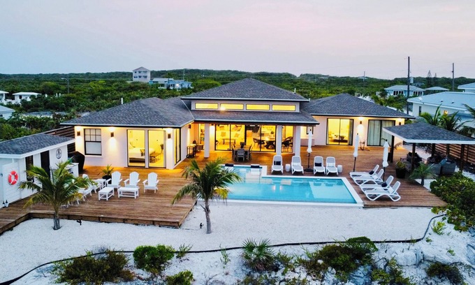 William's Town House | 23Exuma * LUXURY, TOP BEACH* Calm Waters* 5 Bedrooms, Each w/Private Bath* Pool*