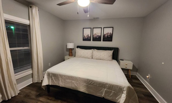Greenville Apartment | 24 C King Room close to DT GVL -w/shared Bathroom