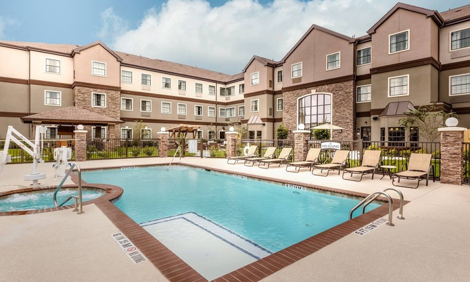 Spring Branch West Apartment | 24 Hour Business Center + Fitness Center + Outdoor Pool | Studio in Houston's Energy Corridor