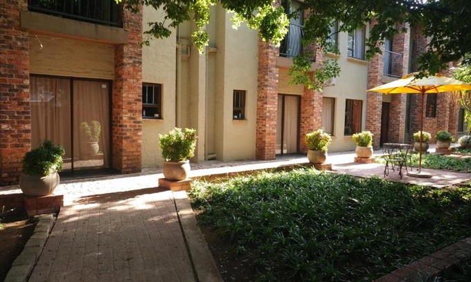 Ekurhuleni Hotel | 24 Onvrey Guest House