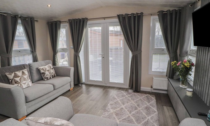 Yealand Conyers Cottage | 24 SHERWOOD, pet friendly, with pool in Carnforth