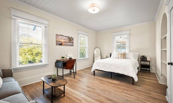 Urban Core House | 240- Sleeps 10, Centrally Located, Fenced Yard, Pet & Family Friendly