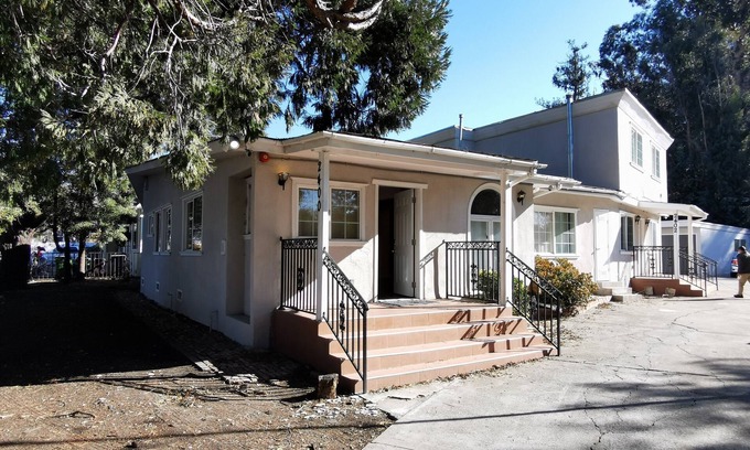 Oakland House | 2400 - Spacious 3B2B House Close to Zoo, Coliseum, FWY & BART