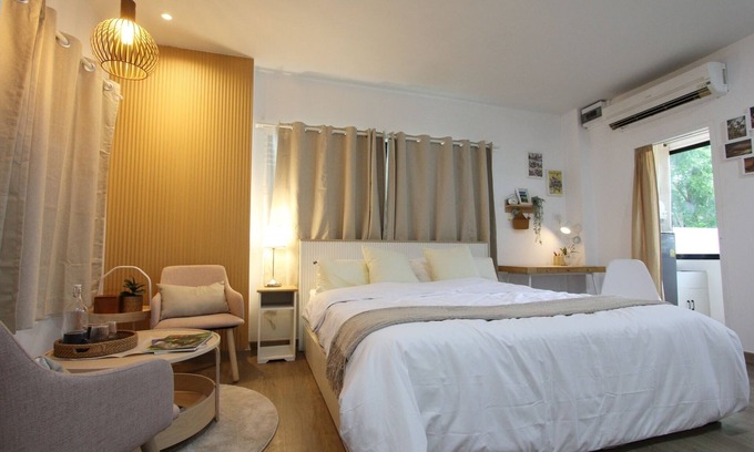Lat Krabang House | 24hr Cozy stay BKK Near Airport and Mall Train to Town Room LatKrabang