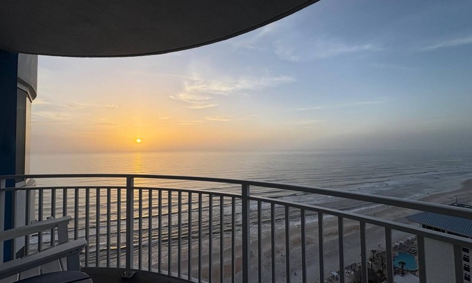 Daytona Beach Shores Apartment | 24th Floor OceanView Oasis