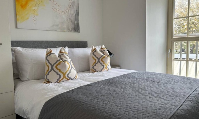 Kirkcaldy Apartment | 25 Linen Loft - 2 Bed Apt