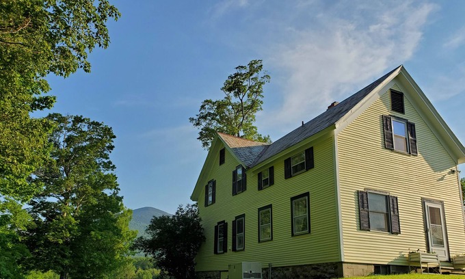 Danby House | 25 mins to skiing - Experience the Alpaca Life in Beautiful Danby, VT