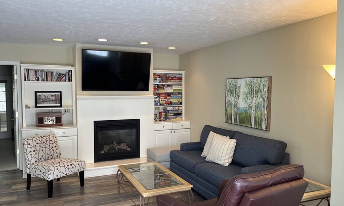 Bradley Apartment | 25 minutes from downtown - Private apartment in the woods