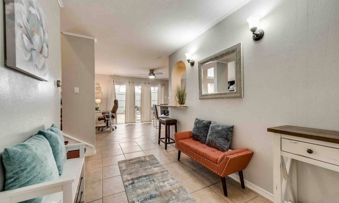 Grand Prairie Condo | 25% OFF 3BD Condo, Pool, Six Flag - Grand Prairie - GP64A