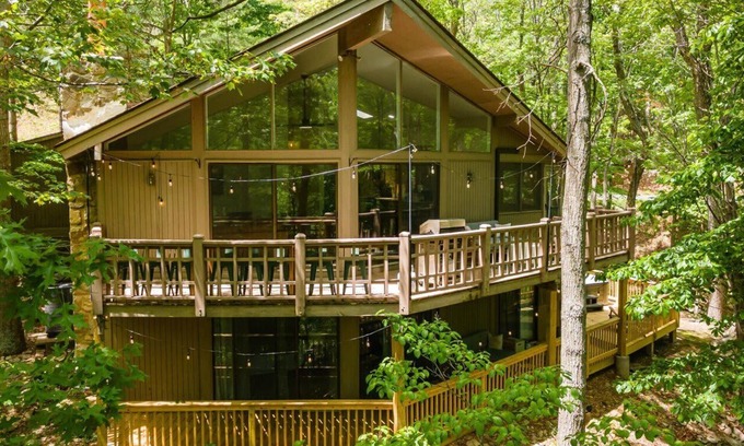 McGaheysville Ski Chalet | 25% off~Theater~Hot Tub~Slopes