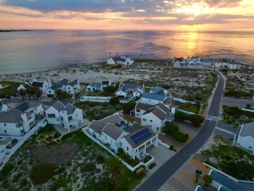 Shelley Point Villa | 25 on First