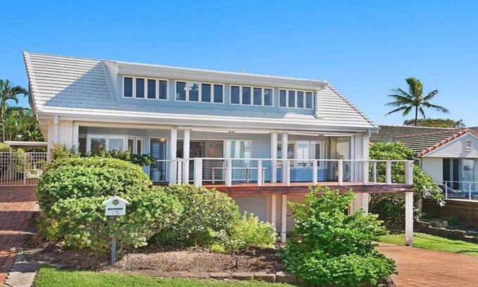 Moffat Beach House | 25 Queen of Colonies Parade