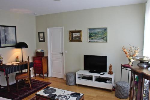 Saint-Fargeau Apartment | 25 Rue du Télégraphe