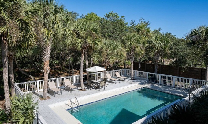 Gulf Trace House | 25% SALE Thru FALL~New Listing~"Gindarra"~Gulf Trace~Heated Pool~Beach Gear~Park