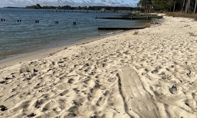 Reedville House | 250 ft Private Beach & Dock- The Perfect Riverfront Family Friendly Retreat