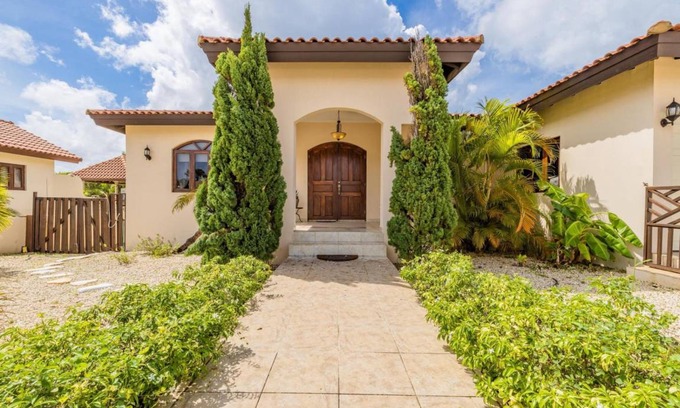 Malmok Villa | 250 m² Villa ∙ 4 bedrooms ∙ 8 guests