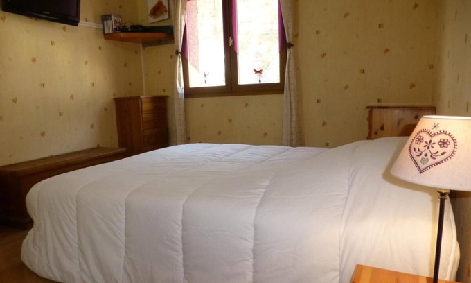 Brides-les-Bains Apartment | 250m from resort center, 1st floor, view forest, balcony, parking, tv, ski locker, 68m²
