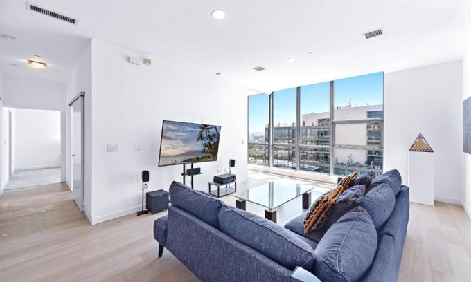 Santa Ana Apartment | 25th Floor Luxury Top Level Penthouse Epic Ocean/City/Lake/Mountain Views!
