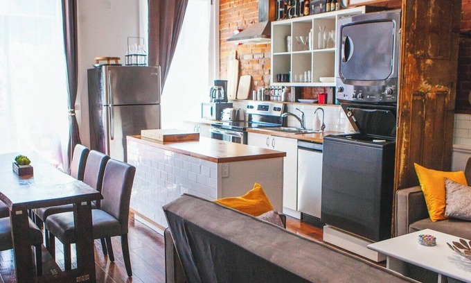 Belleville Apartment | 26 · Hip Heritage Main Floor Flat in Downtown District