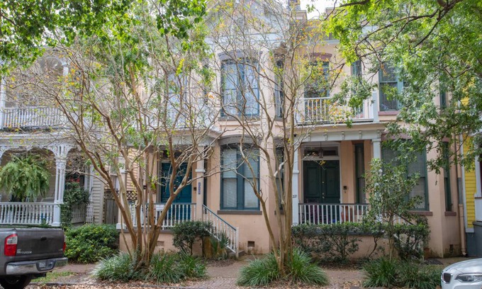Savannah Victorian District House | 260 m² House ∙ 4 bedrooms ∙ 10 guests
