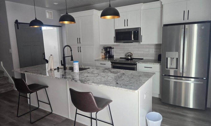 Elko House | #2605 Spacious 5-bedroom house with WiFi, Near amenities in Elko