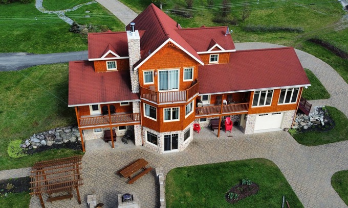 Lejeune Ski Chalet | 262, Rang du Lac, Lejeune - Villa au Bord du lac