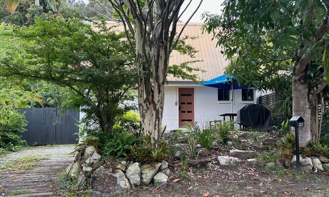 Rainbow Beach House | 27 Green Valley Drive - Rainbow Beach. Beach Chalet, Pets welcome
