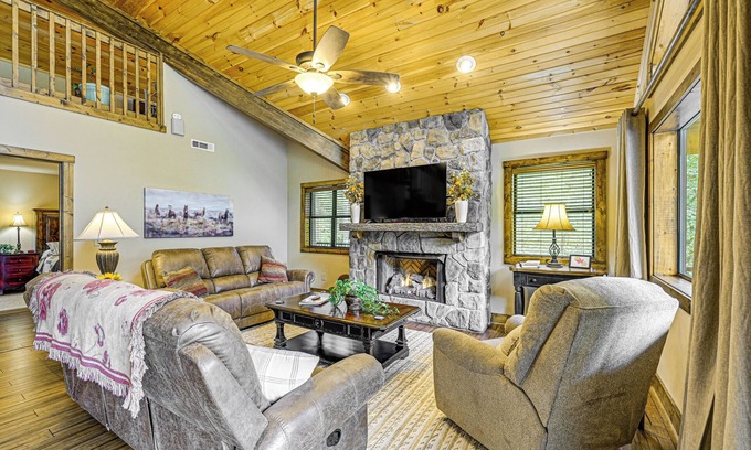 Otto House | 28 Acres: Home w/Barn & Fire Pit Near Franklin!
