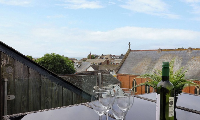 Seaton Cottage | 28 FORE STREET, pet friendly, with a garden in Seaton, Devon