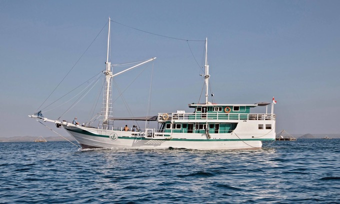 Labuan Bajo Boat Rental | 28 Meter Traditional Phinisi Boat