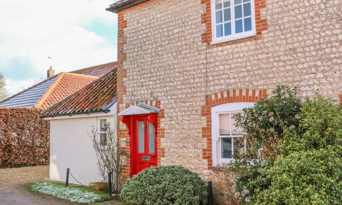 Oxborough Cottage | 28 OXBOROUGH, family friendly, character holiday cottage in Oxborough