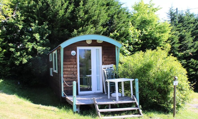 Miribel-les-Echelles Cabin | 28. Roulotte Petunia 4 persons
