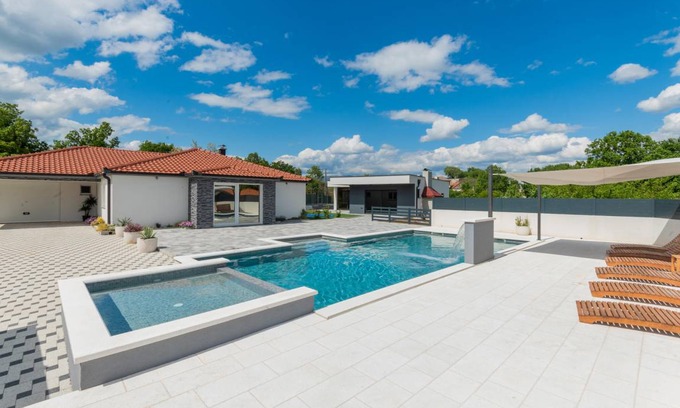 Grubine House | 285 m² House ∙ 3 bedrooms ∙ 6 guests