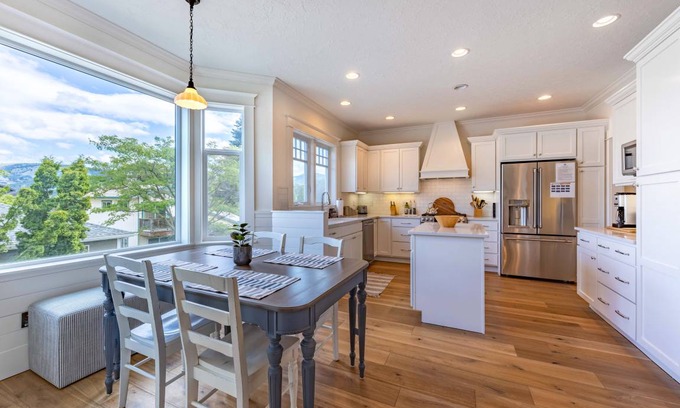 Hood River House | 285 m² House ∙ 4 bedrooms ∙ 8 guests