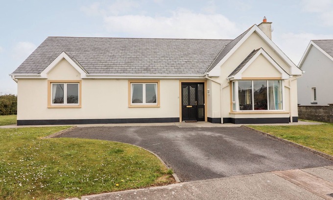 Doonbeg House | 29 CHURCH FIELD, family friendly in Doonbeg, County Clare