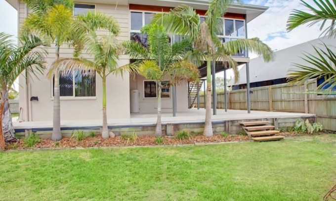 Rainbow Beach House | 29 Cypress Avenue - Rainbow Beach. Close to the beach with a pool
