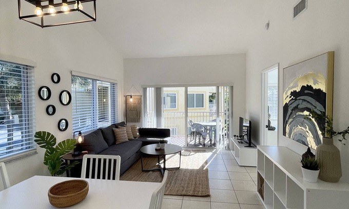 Mission Bay Apartment | 290C - Sunny 2 Bed Apt in West Boca - Close to Evert & Boca Prep