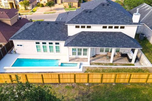 Calallen House | 298 5 Bedrooms Fenced yard New Construction