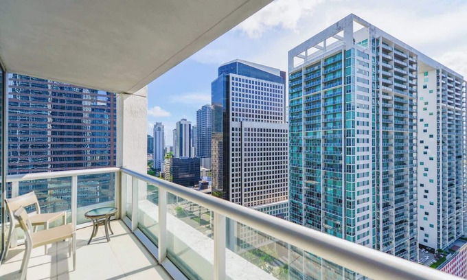 Downtown Miami Apartment | 29th Floor Condo | City Views + Pool Access