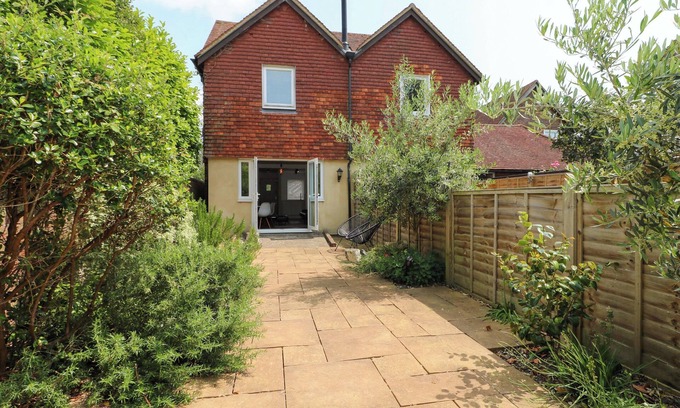 Langstone Cottage | 2A THE MEWS, family friendly, character holiday cottage in Langstone