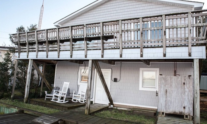 Hatteras Cottage | 2B/1BA Upstairs - 1B/1BA Downstairs - Cottage - Canafront - No Pets/No Smoking