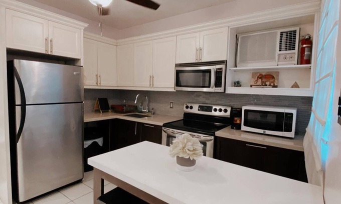 Parque Apartment | 2B/2b Experience a perfect getaway in an amazing modern Mediterranean Apartment