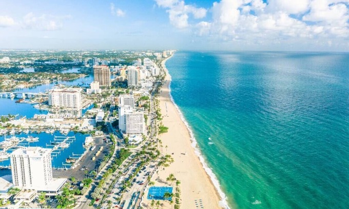 Lauderdale Beach Apartment | 2b/2b Suite w Sleeper Sofa. Steps from the beach