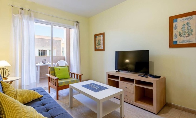 Los Abrigos Apartment | 2B Apartment Abrigos, Wifi and balcony