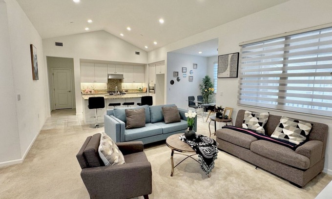 Northwood Condo | 2B2B Cozy Home /Irvine New Condonn