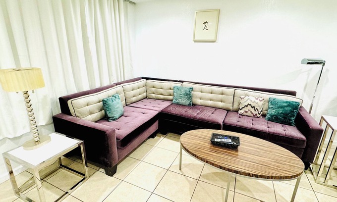 Beverly Green Apartment | 2BApartment,LasVegas,Strip,Pet-friendly,Lvcc,SALE,Semashow,BestSpot,pool!