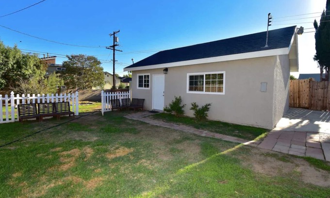 La Mirada House | 2BD~1BA near Freeways and Biola University ~15 min Drive to Disneyland